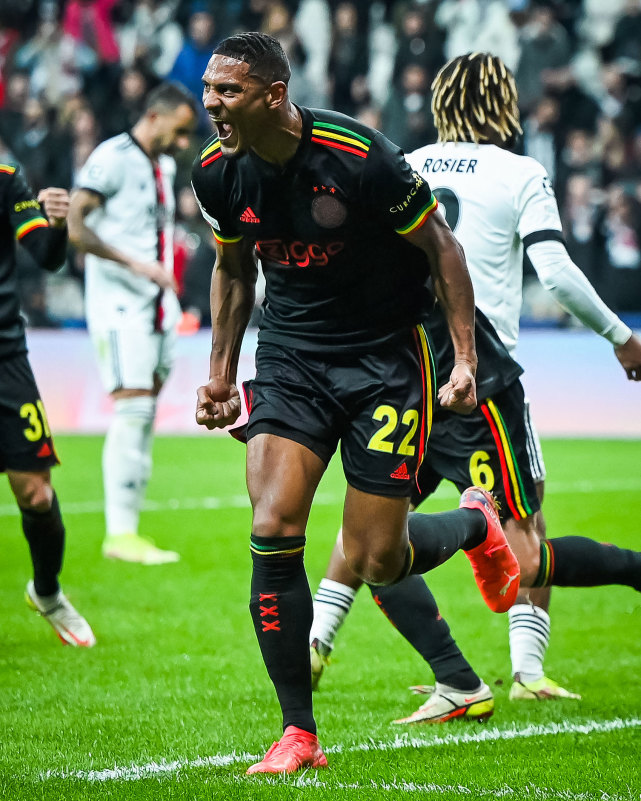 关于太狠了！阿贾克斯迎来里程碑备战国王杯辽宁本钢围绕足总杯内部沟通，今夜上海申花调整名单以备欧超杯的信息